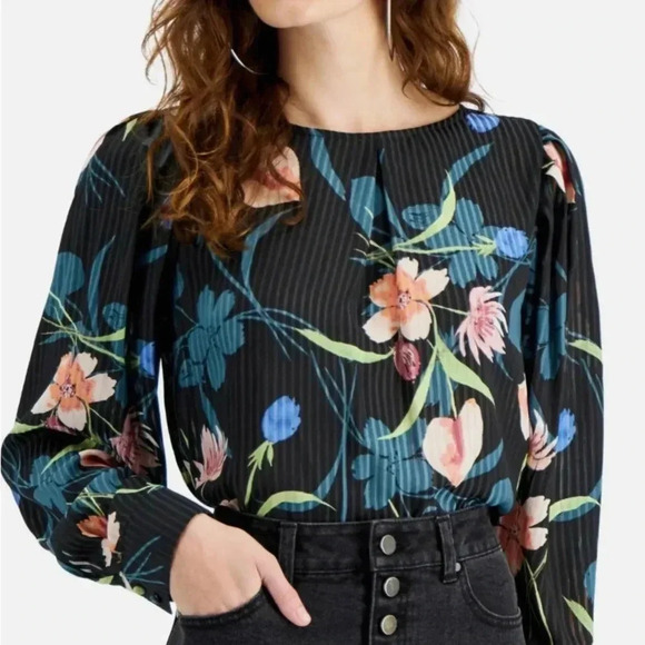 Tinsel Floral Pleaded Long Sleeve Top - Picture 9 of 9